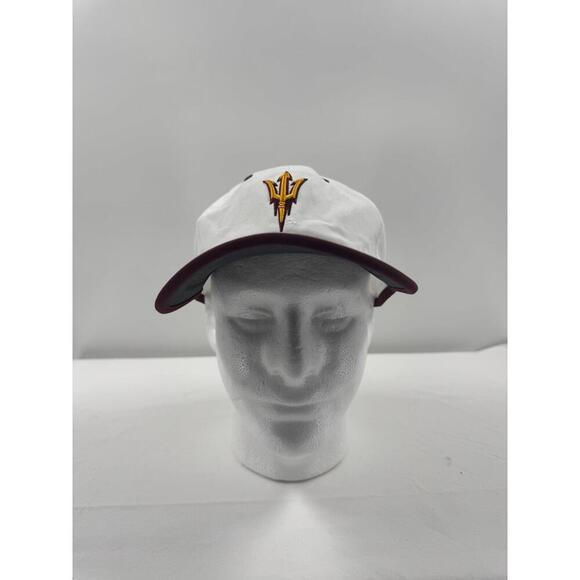 Nike Legacy91 White Embroidered Logo Curved Brim Adjustable Strap Cap - Picture 1 of 5